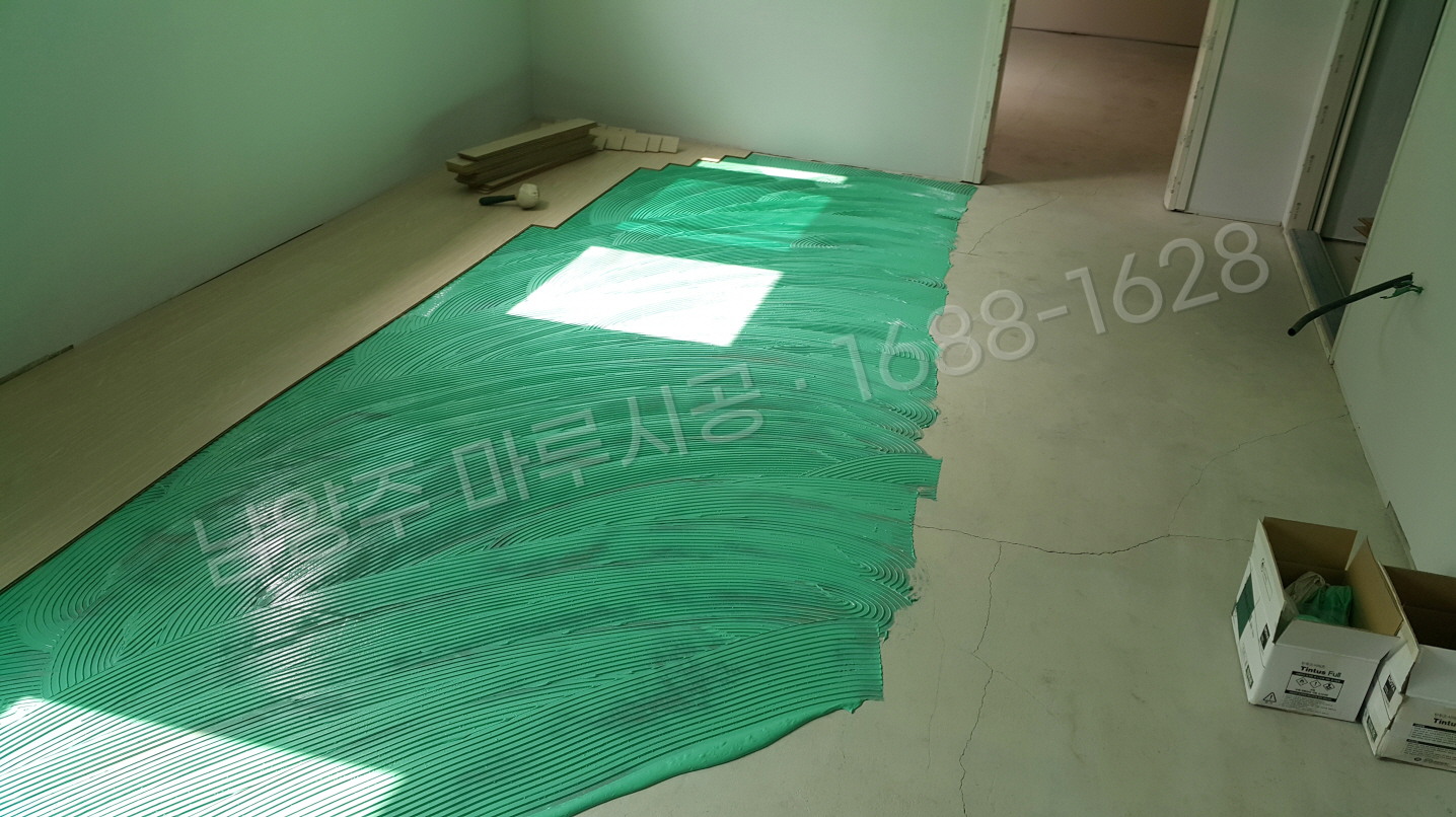 남양주 금곡동 바닥공사 마루시공업체 강마루 한솔 울트라 워시오크 아파트 시공 중